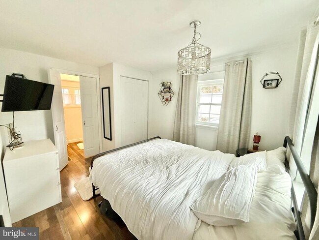 Building Photo - 1303 Bruce Rd