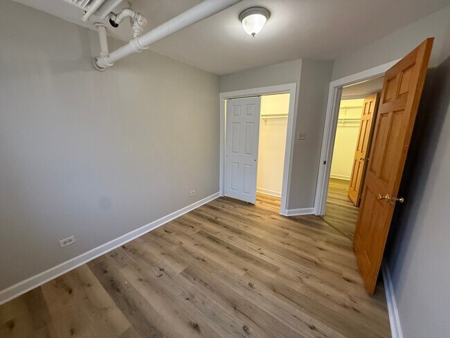 Building Photo - 102 Lincoln Ave