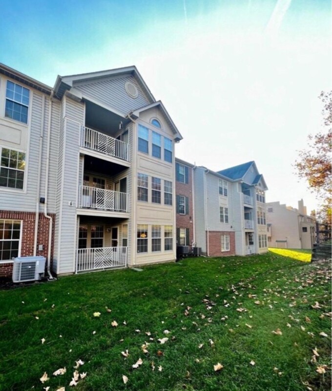 Building Photo - 8009 Township Dr