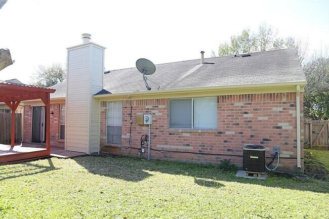 Building Photo - 2831 Lakefield Way