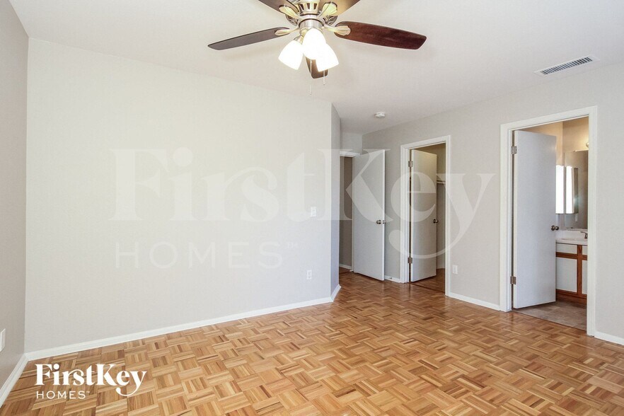 Building Photo - 3132 W Robin Ln