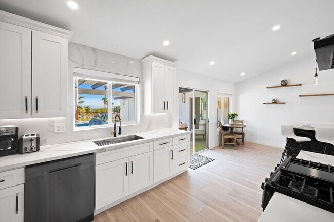 Building Photo - 2380 N Leonard Rd