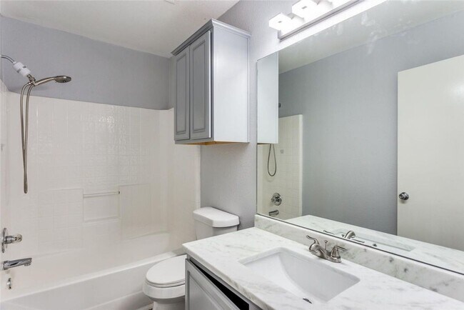 Building Photo - 752 Dema Ln