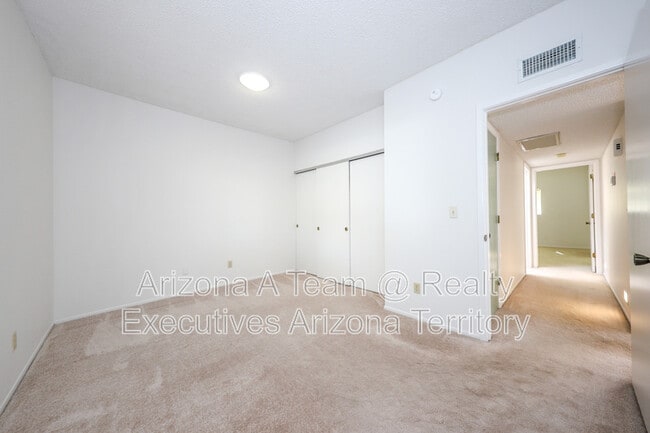 Building Photo - 8178 E Rivenoak Cir