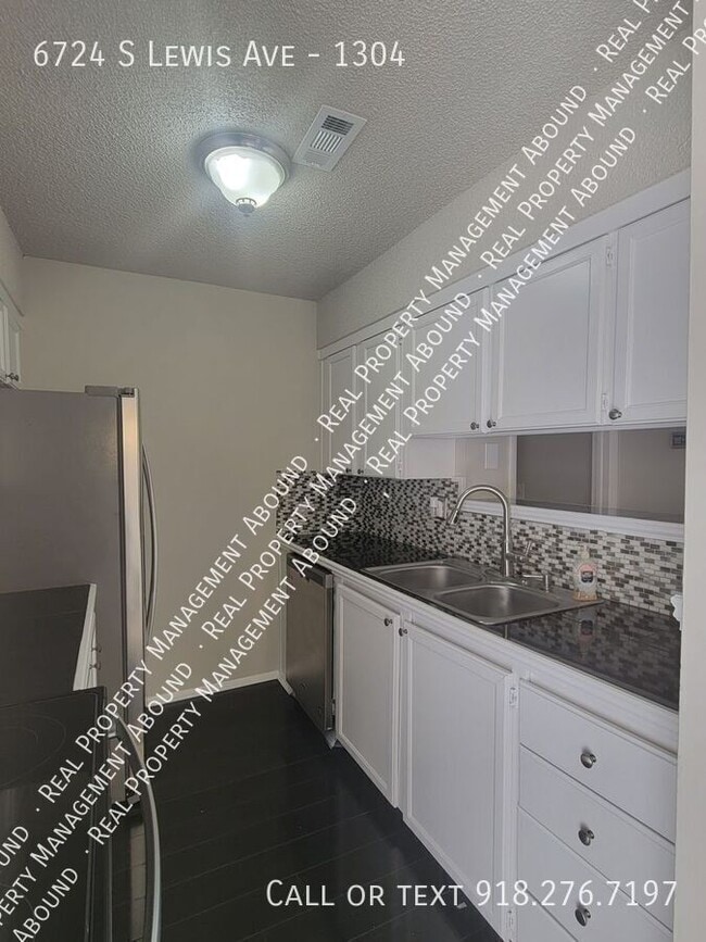 Building Photo - 6724 S Lewis Ave