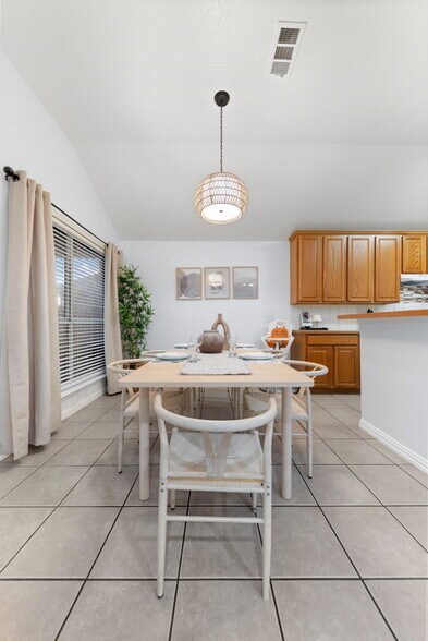 Building Photo - 4835 Crown Dr