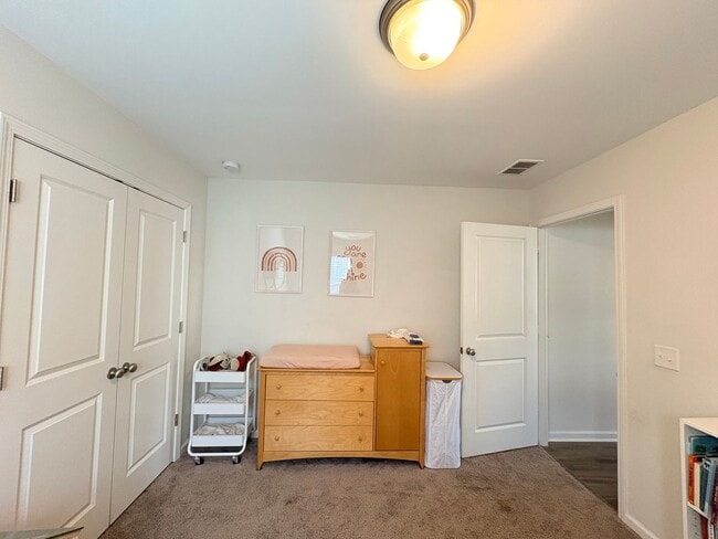 Building Photo - Welcome To Heritage New River Side