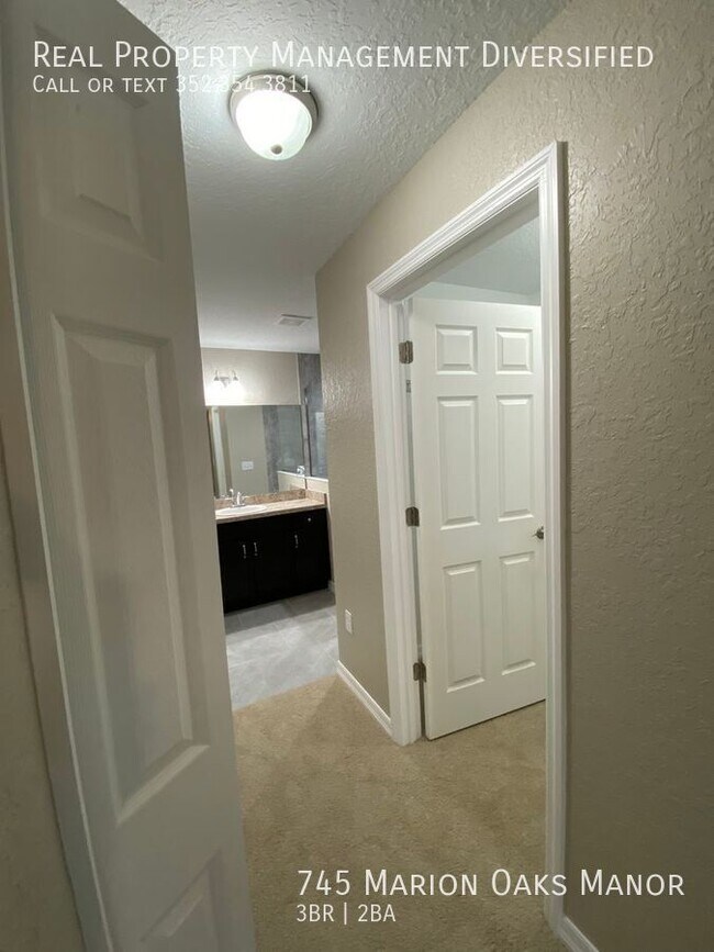 Building Photo - 745 Marion Oaks Manor