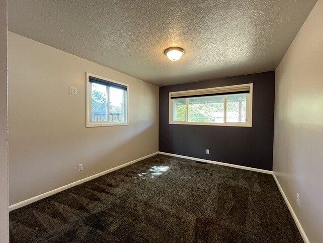 Building Photo - Charming Single-Level 3 Bedroom Home with Spacious Fenced Backyard, Landscaping Included & Great ...
