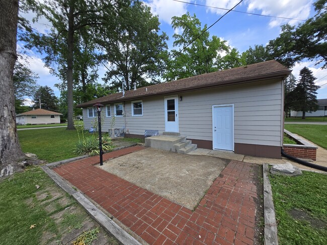 Building Photo - 125 Florisota Dr