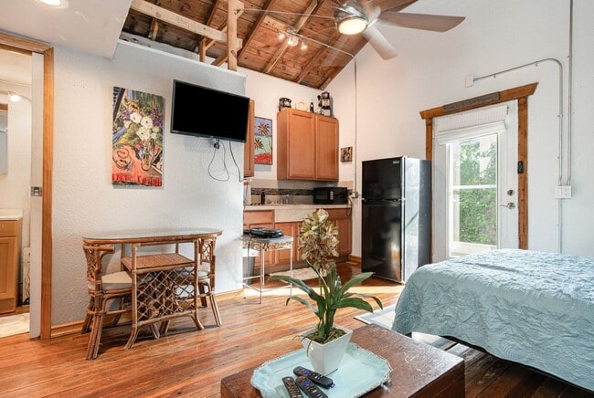 Building Photo - 1467 Guava Ave