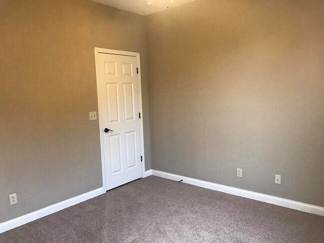 Building Photo - 8425 Treybrooke Pl