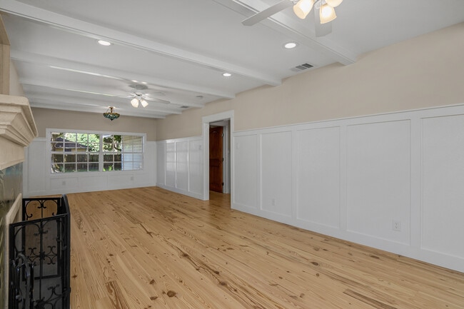 Building Photo - 27748 Pullen Ave