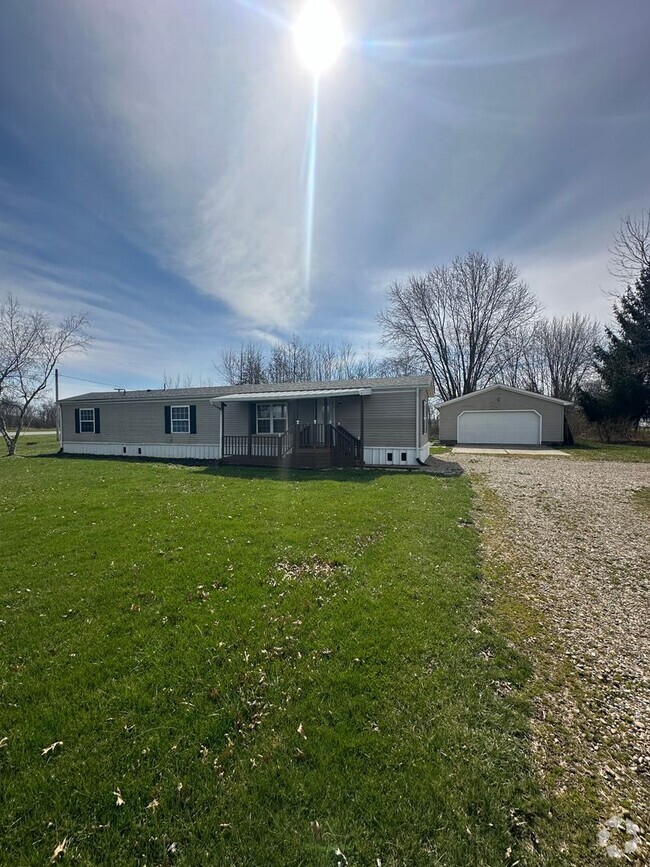 Building Photo - Two Bedroom Mobile Home