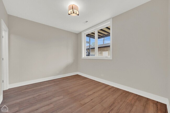 Building Photo - 4609 S St Lawrence Ave