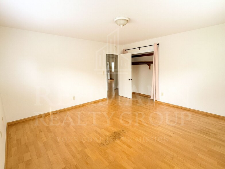 Building Photo - 4235 Kendall St