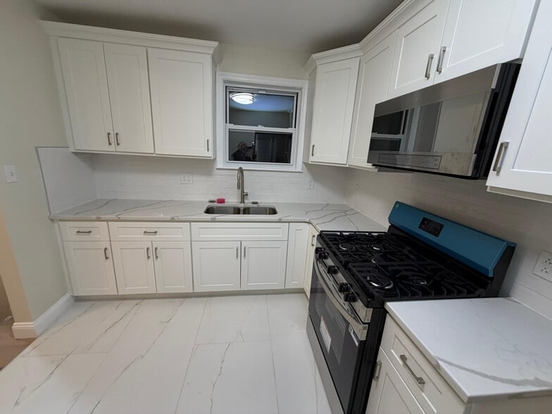 Building Photo - 61-06 171st St