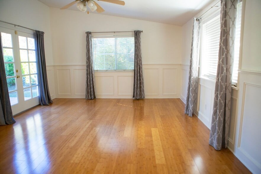 Building Photo - 5200 Valley Circle Blvd