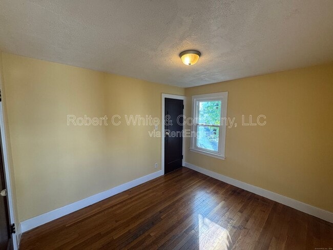 Building Photo - 106 Day St