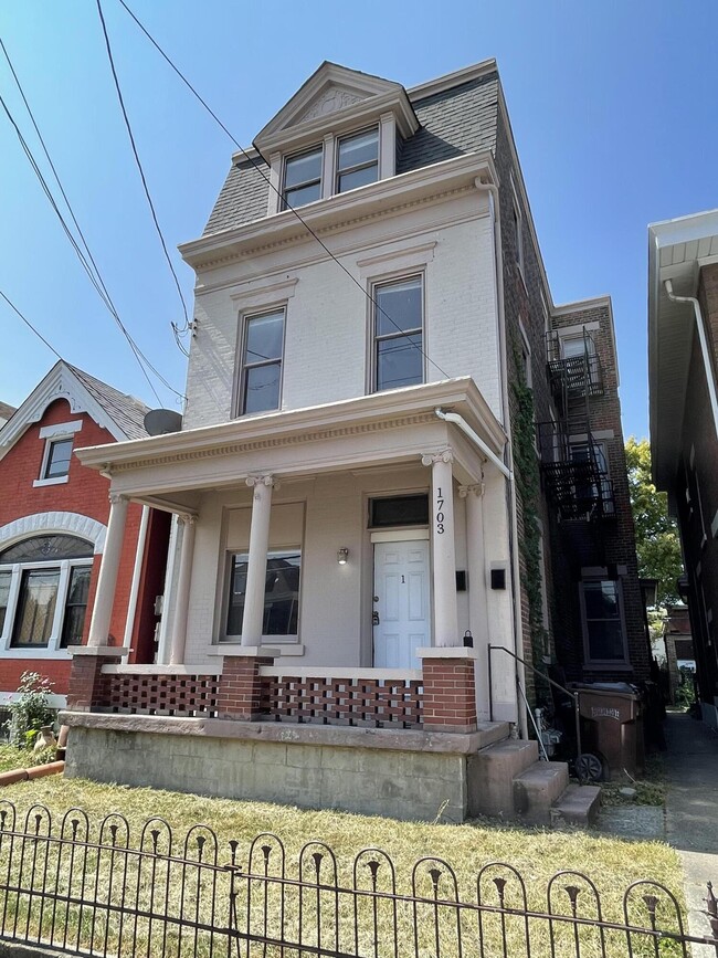 Primary Photo - 1703 Holman St