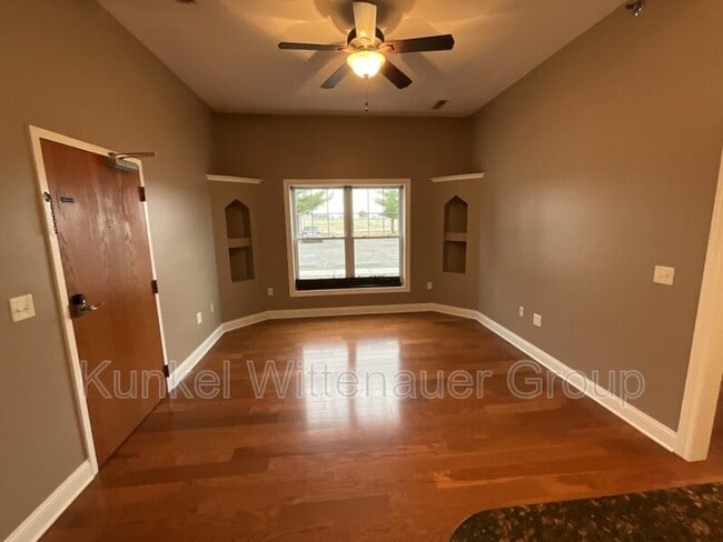 Building Photo - 409 W Washington St