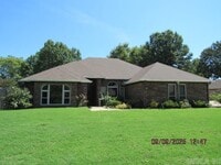 Building Photo - 820 Drake Dr
