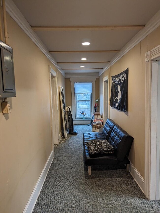 Building Photo - 544 Broadway St S