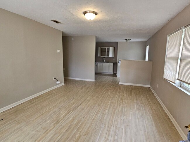 Building Photo - Lawrence Rd 227-229 (Duplex)