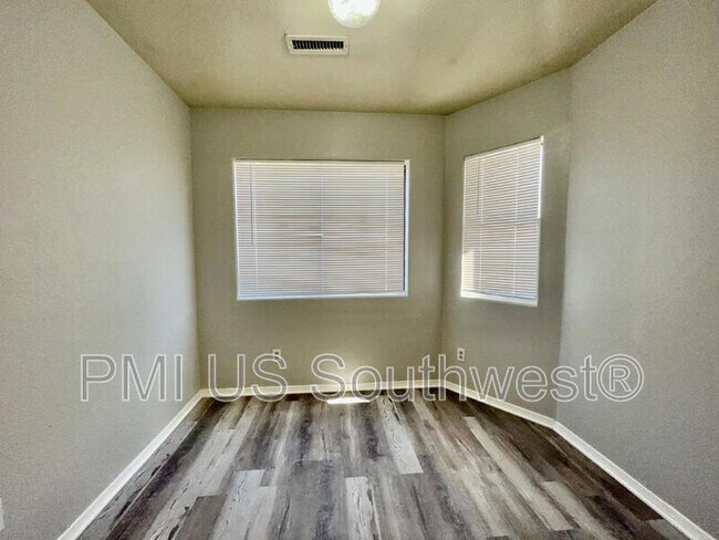 Building Photo - 8132 E Lakeshore Dr