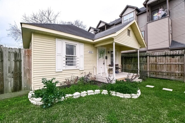 Building Photo - 5221 Darling St