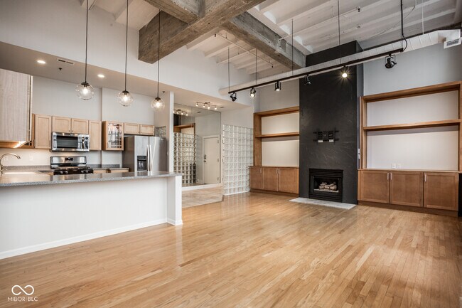 Building Photo - 611 N Park Ave