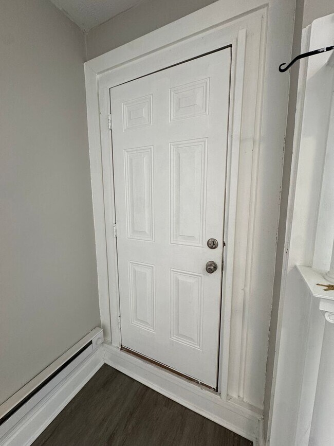 Building Photo - 810 Amity St