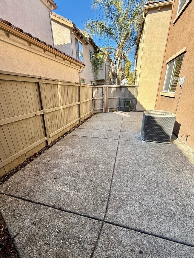 Building Photo - 5443 Washoe St