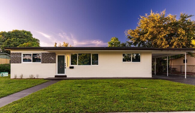 Building Photo - 1000 NW 198th St