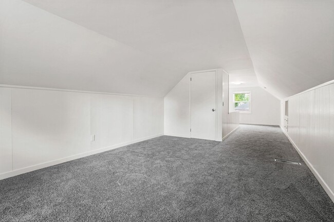 Building Photo - 1000 Glenmore Ave