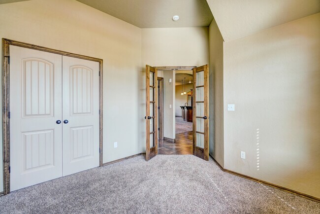 Building Photo - 1713 Pinewood Dr