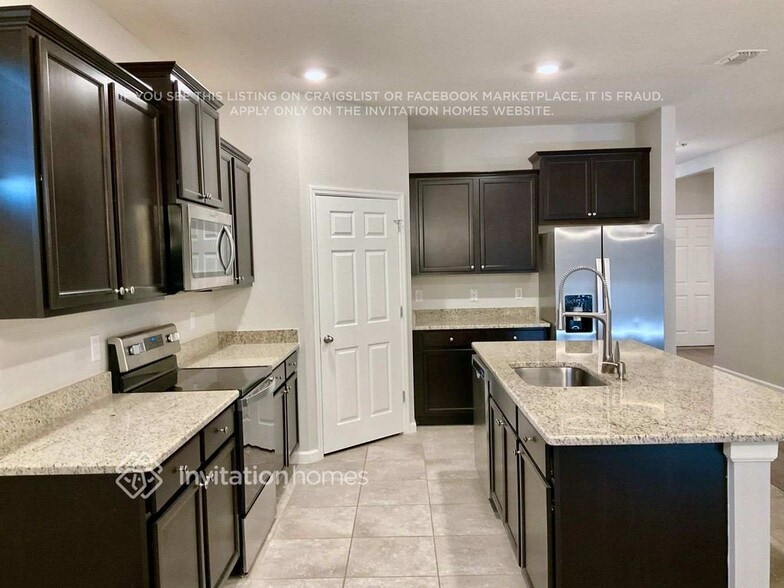 Building Photo - 4504 Magenta Isles Dr