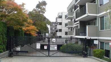 Building Photo - Modern condo near downtown Seattle! Parkin...