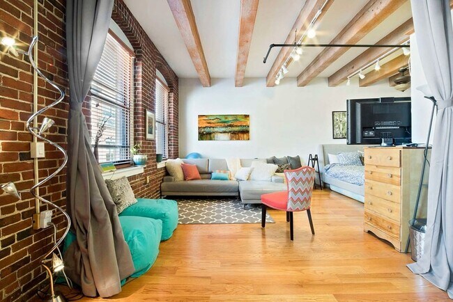 Building Photo - 33 Sleeper St