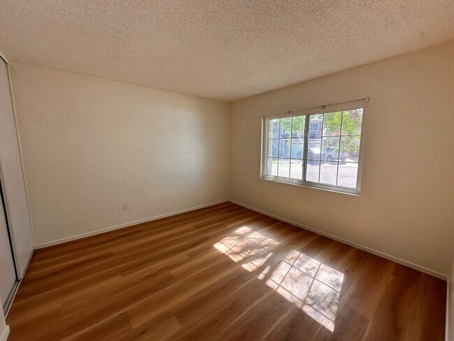 Building Photo - 2bd/2ba Home - Village Lakes Community