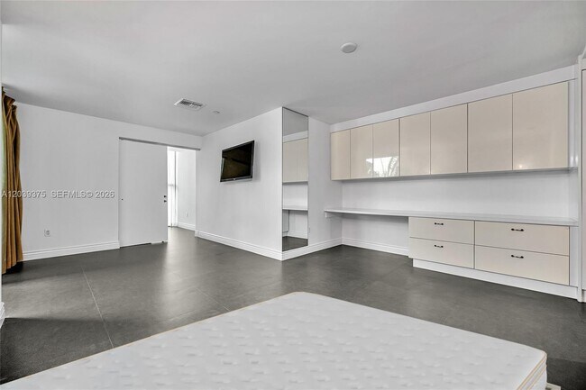 Building Photo - 2950 NE 188th St