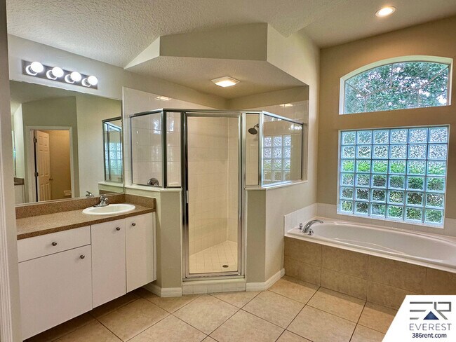 Building Photo - 7 Waywell Pl