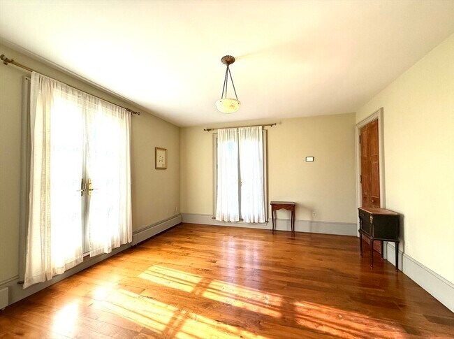 Building Photo - 918 Hale St