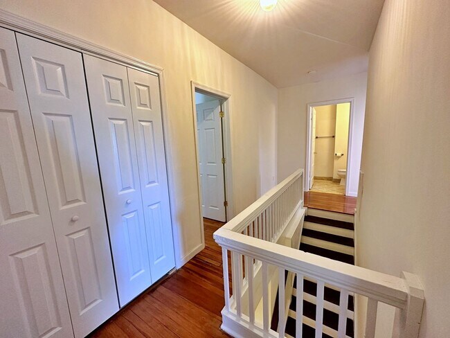 Building Photo - 1208 Avondale Ave