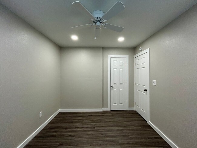 Building Photo - Minutes from Downtown Rogers – 2 Bed Apartment for Rent