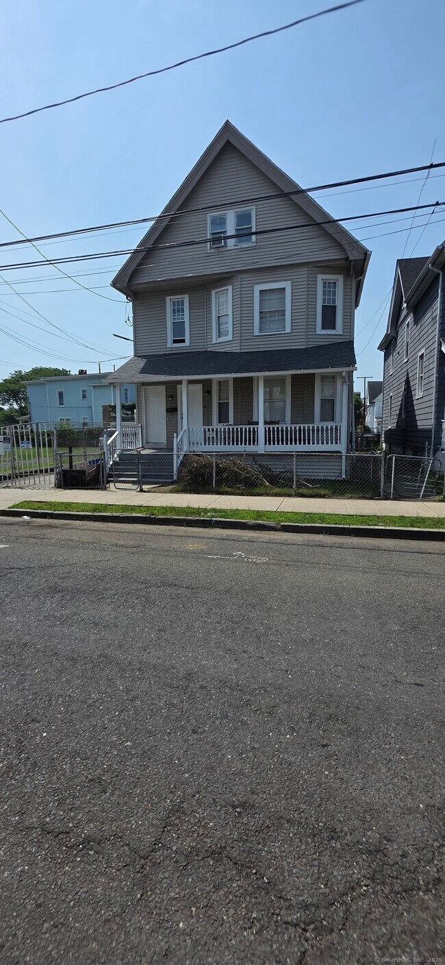 Building Photo - 426 Jane St