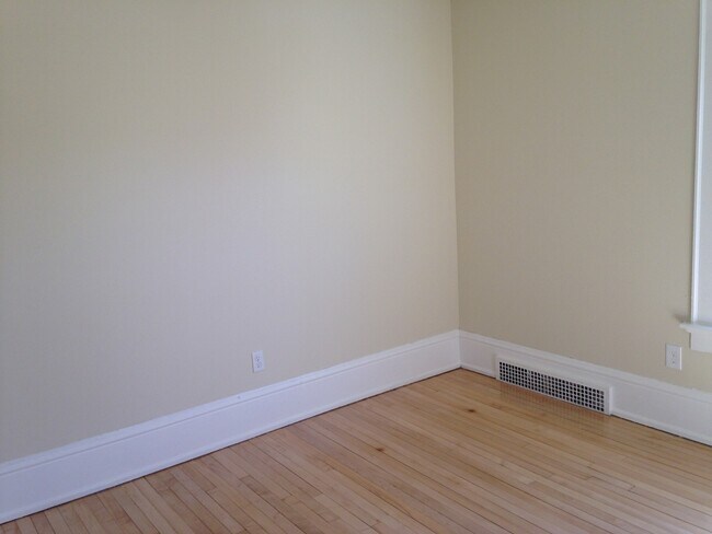 Building Photo - 2625 N Oakland Ave