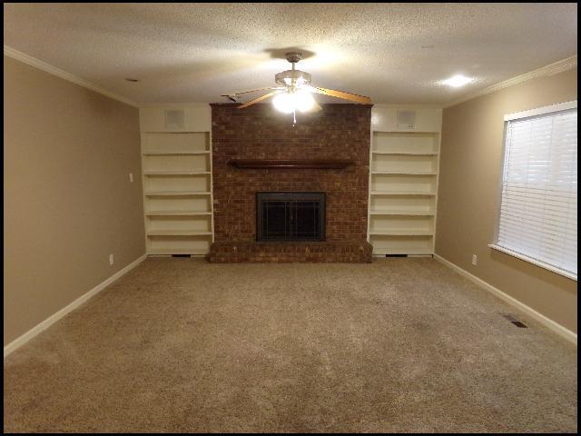 Building Photo - 5800 N Walnut Rd