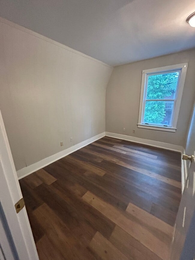 Building Photo - 516 Greenwood Ave