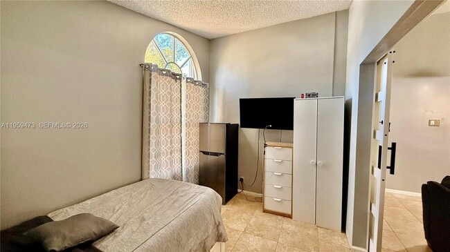 Building Photo - 5470 Pine Cir